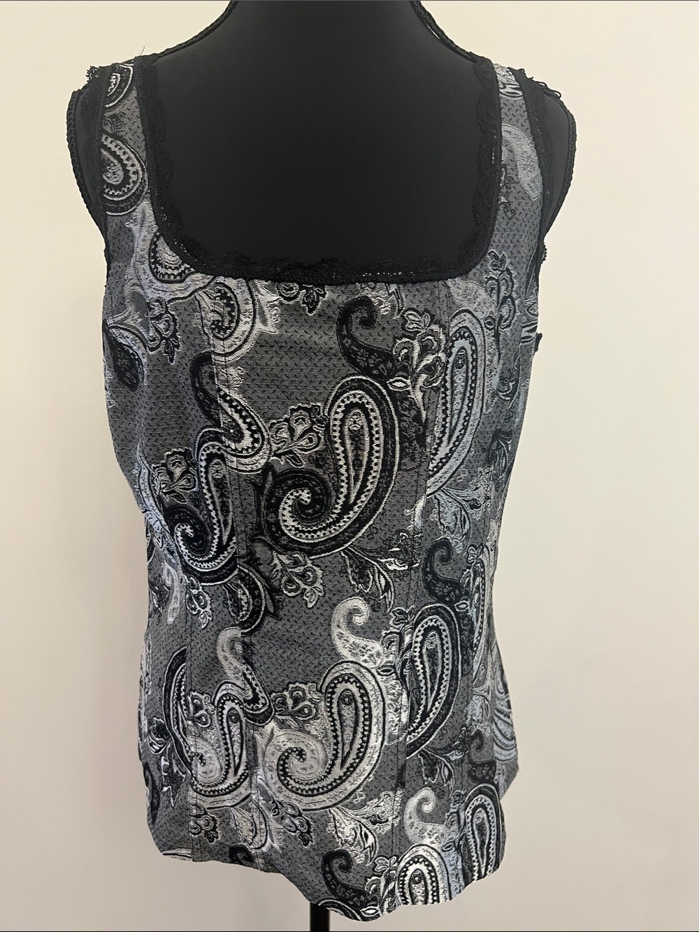 White House Black Market Black and Gray Paisley Tank Top - Picture 2 of 10